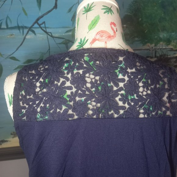 Jeanswest navy floral top lace back sleeveless (14) - Picture 4 of 5